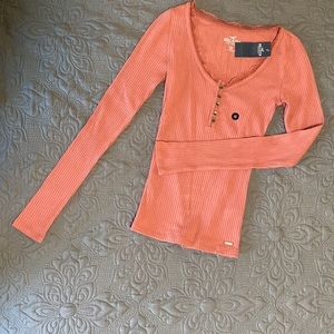 Hollister long sleeve, V neck shirt. Color pink/peach. XS